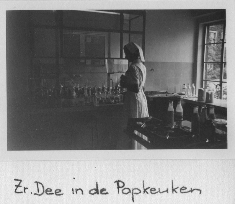 zuster in de papkeuken